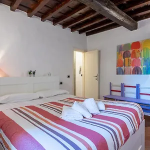 Sant'ambrogio Colorful Appartement